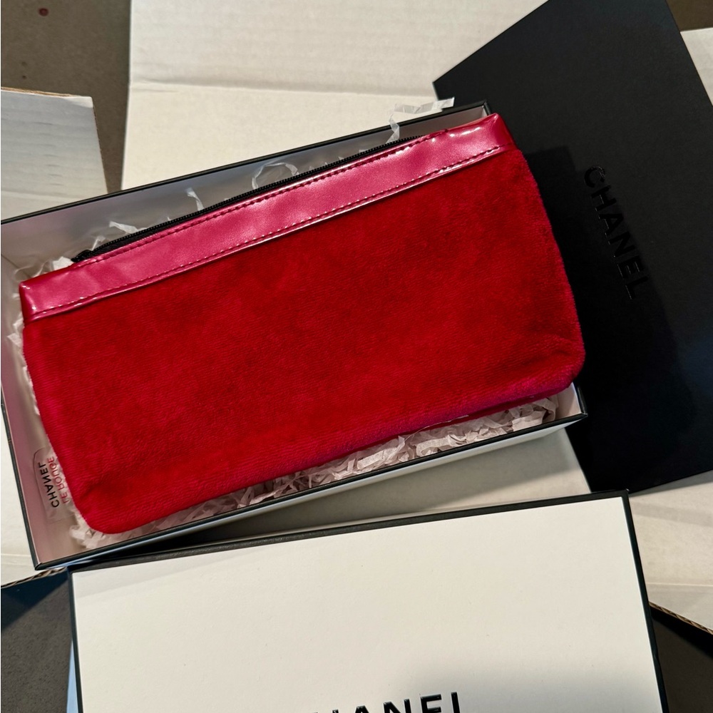 CHANEL Velvet Wristlet in Red and Pink - Picture 3 of 10